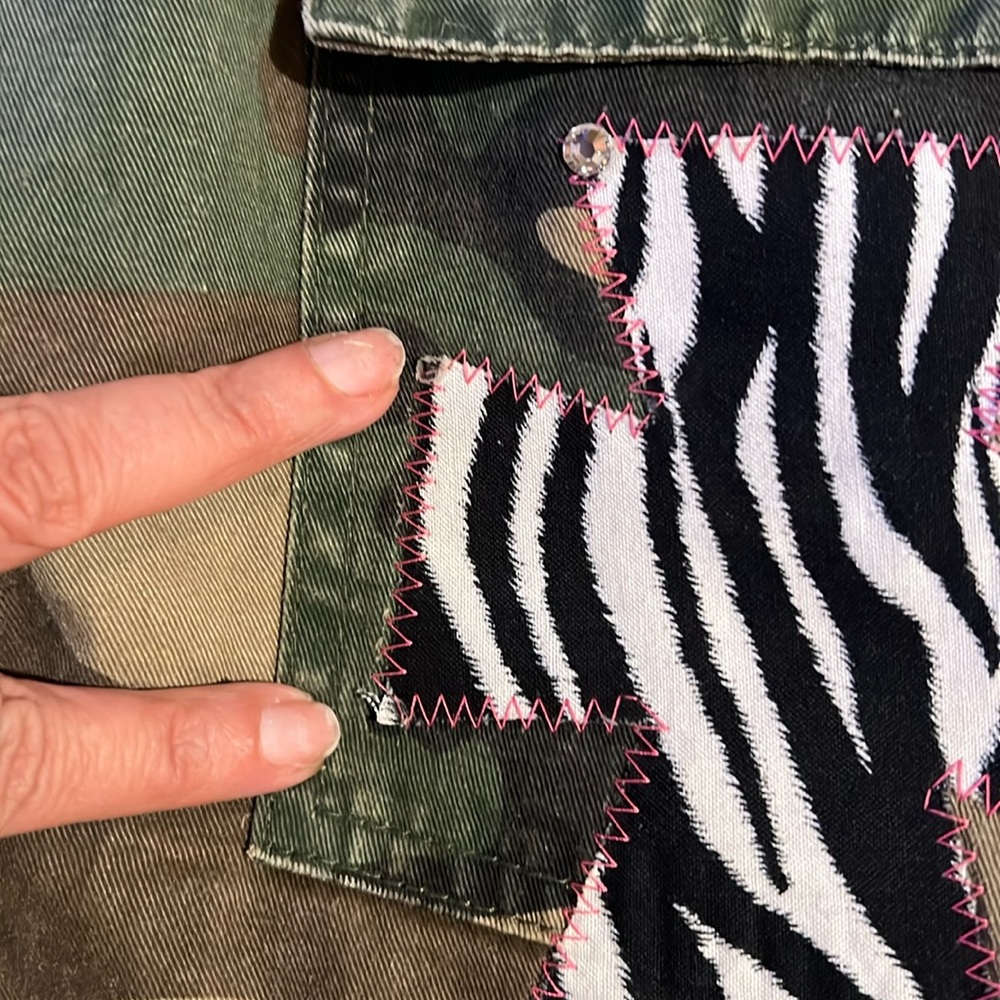 Camo crop pants with patches women’s XS - Picture 11 of 16